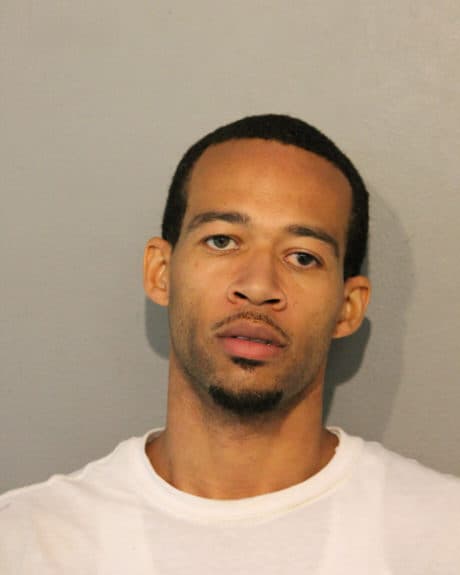 "Creo que el efecto psicológico de eso tiene a todos nerviosos. ¿Cuándo volverá a suceder esto? ¿La gente simplemente está esperando que reabastezcamos las tiendas, y van a bajar en tres meses y volver a hacerlo? todos hagan una pausa", dijo Edwards.
<br>
<br>Arrestado: Deandre Florence. Dirección del suceso: 0-100 Block of East Walton
<br>Cargos: un delito grave de saqueo.