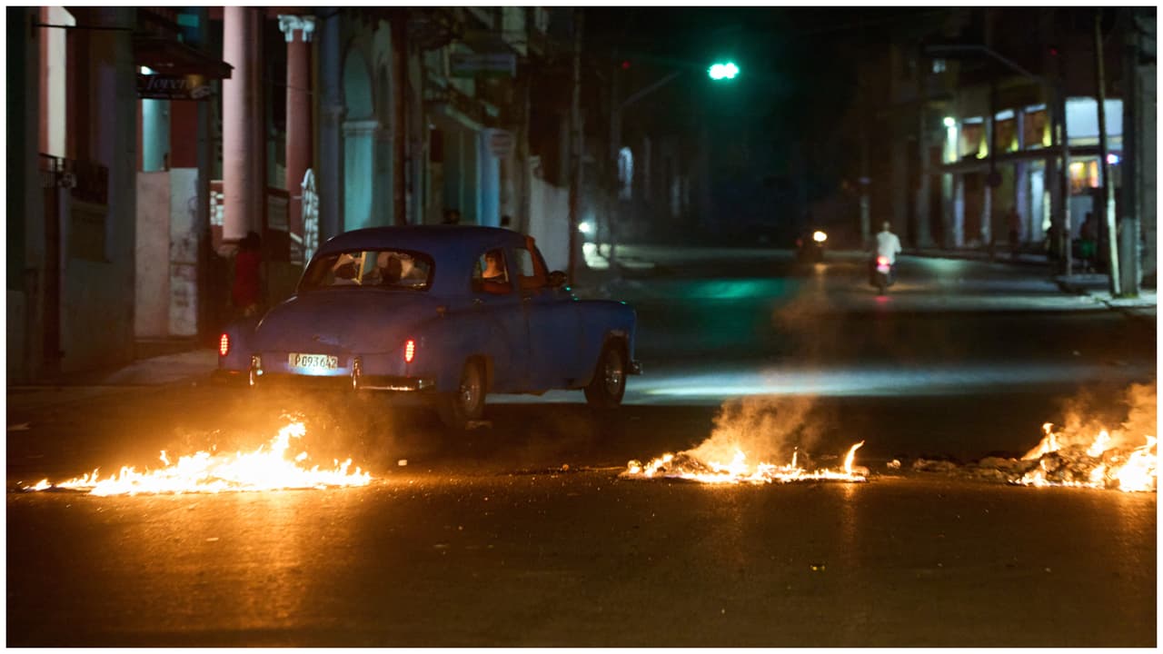Cubanos protestan en La Habana mientras el régimen reconoce no tener solución a los apagones