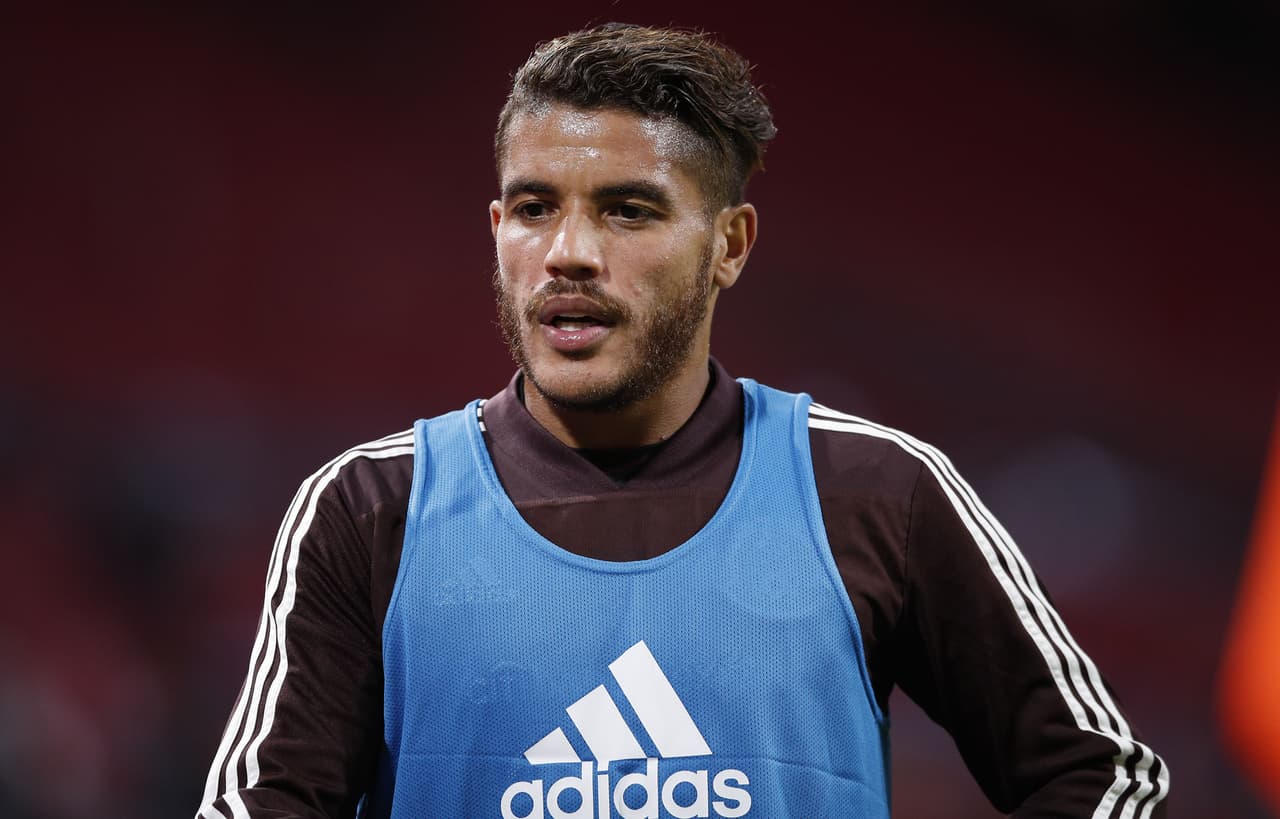 Entra Giovanni dos Santos, sale Andrés Guardado