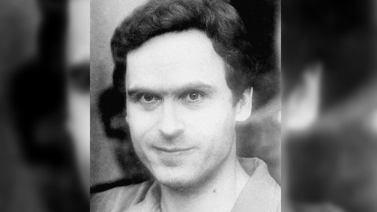 <b>Ted Bundy.</b> Asesino en serie de mujeres, se estima en 100 su real número de víctimas, muy lejos de las cifras oficiales que lo responsabilizan de alrededor de 36. Su objetivo principal eran generalmente jóvenes universitarias a las que conocía en diferentes campus de todo el país. Fue condenado a muerte y ejecutado en la silla eléctrica, en Florida el 24 de enero de 1989.
<br>