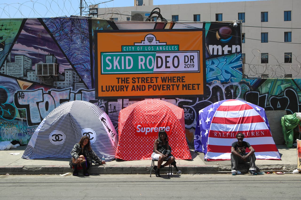 El número de veteranos sin hogar disminuyó ligeramente (3,874), mientras que las familias aumentaron 6.4%. Según los datos los jóvenes sin hogar aumentaron 24%, en parte debido a las mejoras en el conteo de esta población.