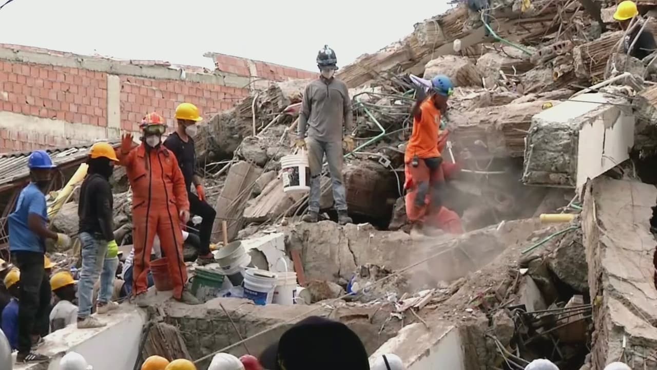 "Esperamos rescatar más": socorristas en Colombia trabajan contra reloj en busca de sobrevivientes