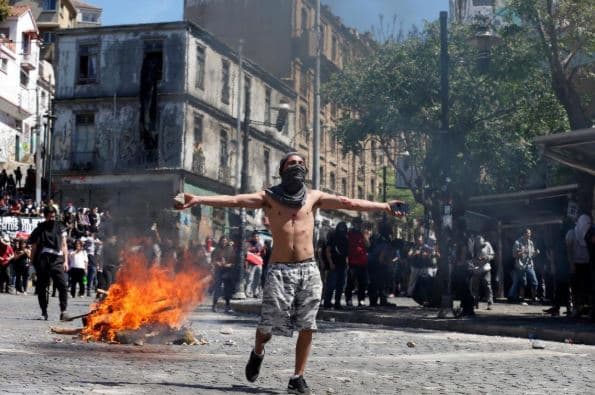 Manifestación violenta en Valparaíso, Chile.