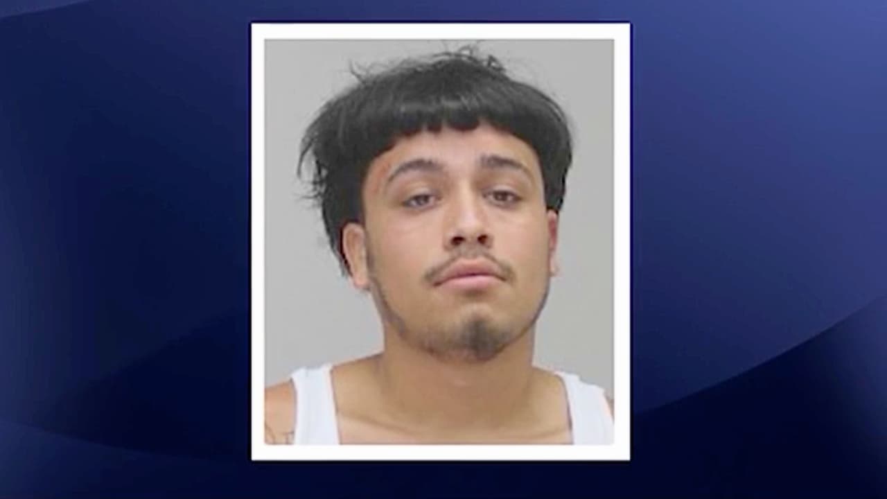 Josiah Gómez, de 21 años, enfrenta un cargo de asesinato por la muerte de Sylvester Victor.