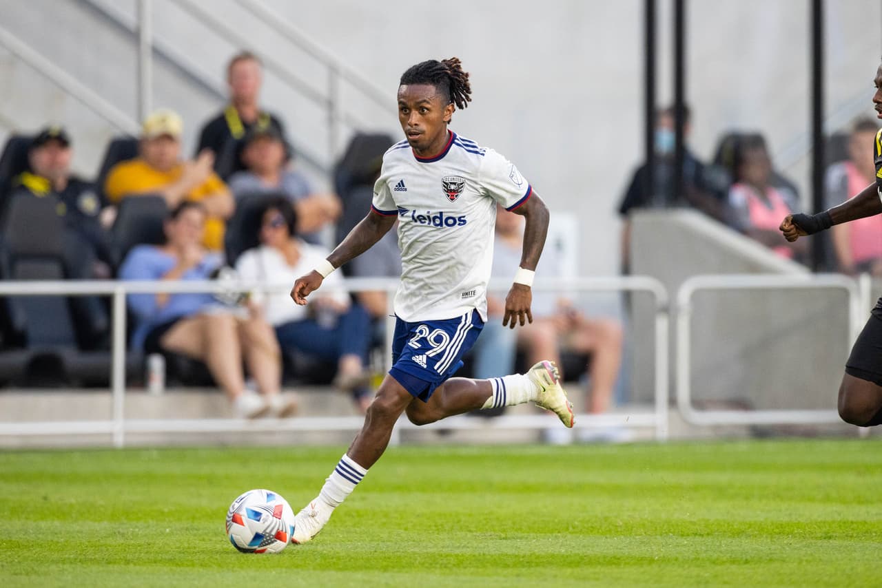 El peruano Yordi Reina marcó el segundo tanto de la impresionante goleada como visitante de D.C. United sobre Columbus Crew SC por 4-2.
<br>