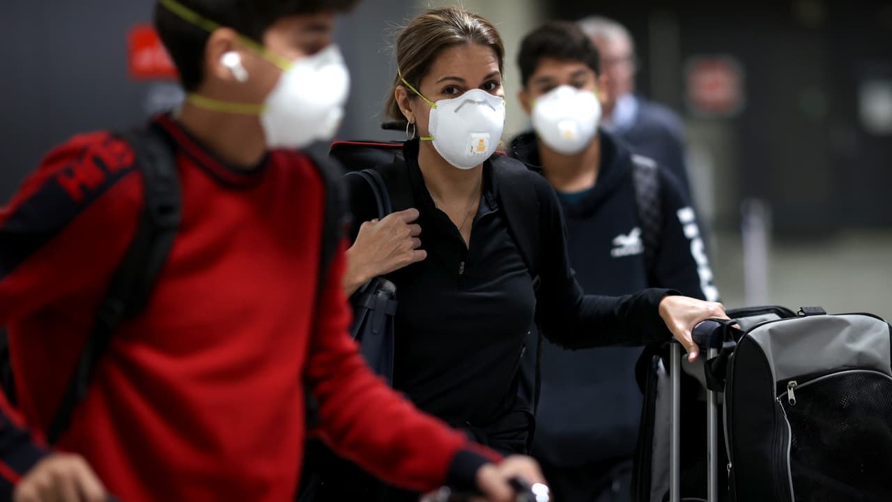 Cerca del 40 por ciento de los hospitalizados por coronavirus tienen entre 20 y 45 años, informa el CDC