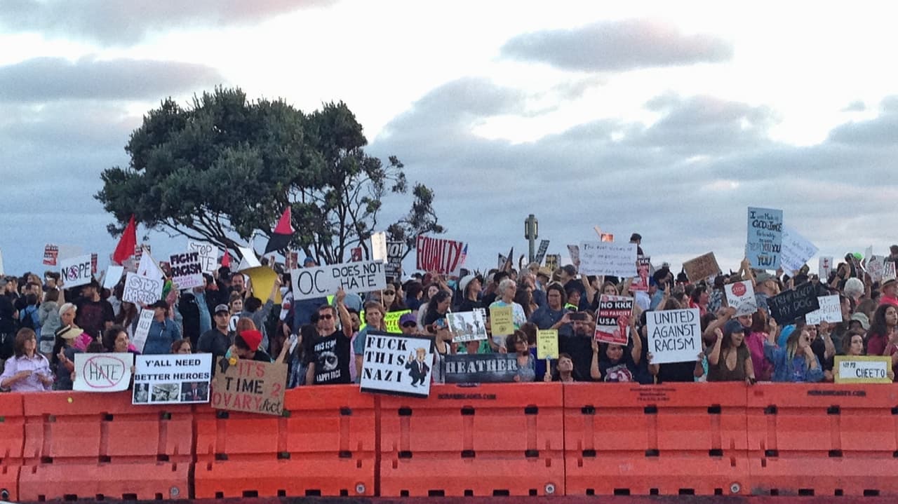 Los participantes en la contraprotesta eran más.