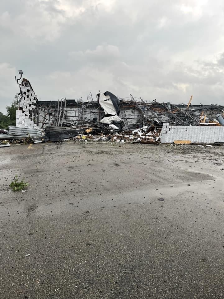 Manténgase alejado de las carreteras en Bensalem, ya que las carreteras son intransitables debido a los escombros cerca del Nesh Mall.