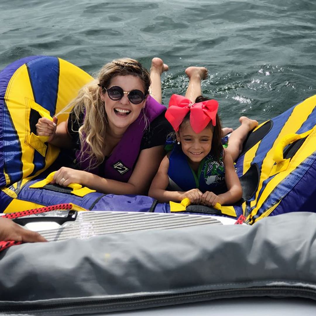 "Día divertidísimo y adolorido", así fue como describió este momento la protagonista de 'En nombre del amor', esto tras vacacionar con sus hijas y su familia.