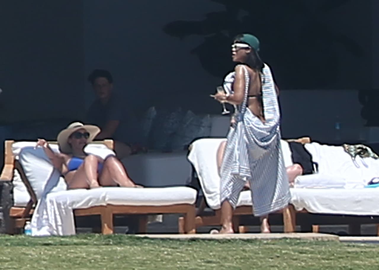 Rihanna pasó unos días de descanso en Casa Aramara, un condominio de lujo en Puerto Vallarta, México.