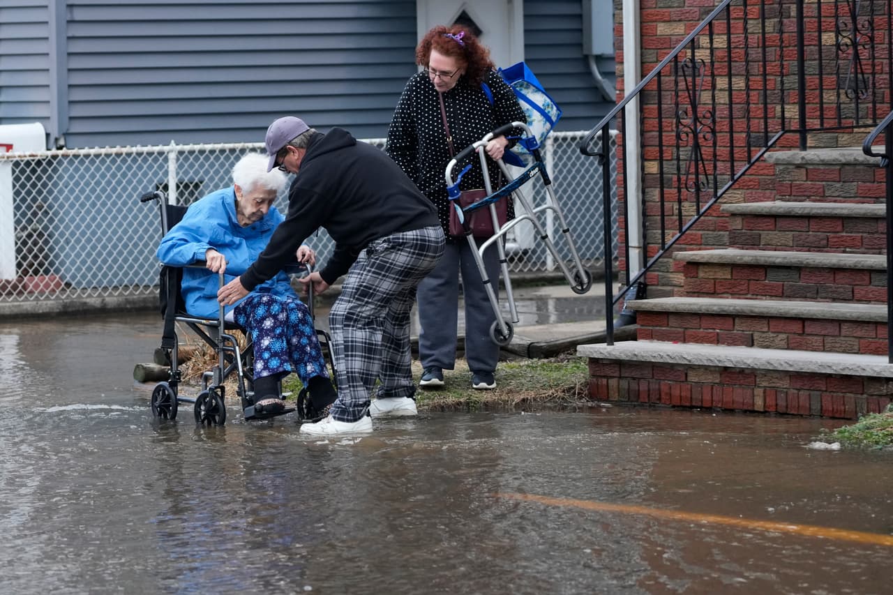 La creciente del río Saddle inundó varias zonas de este pueblo y obligó a realizar algunas evacuaciones.
<br>