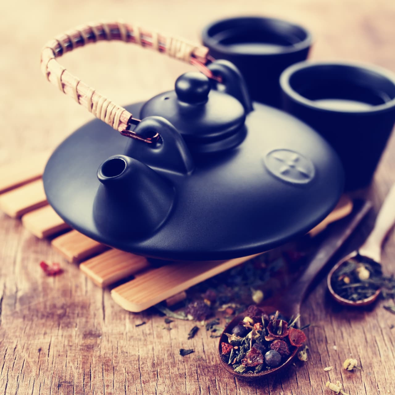 Preparar el té matcha es todo un ritual debido a que se relaciona con la meditación. En las ceremonias japonesas del té y durante mucho tiempo se ha asociado al estado Zen.