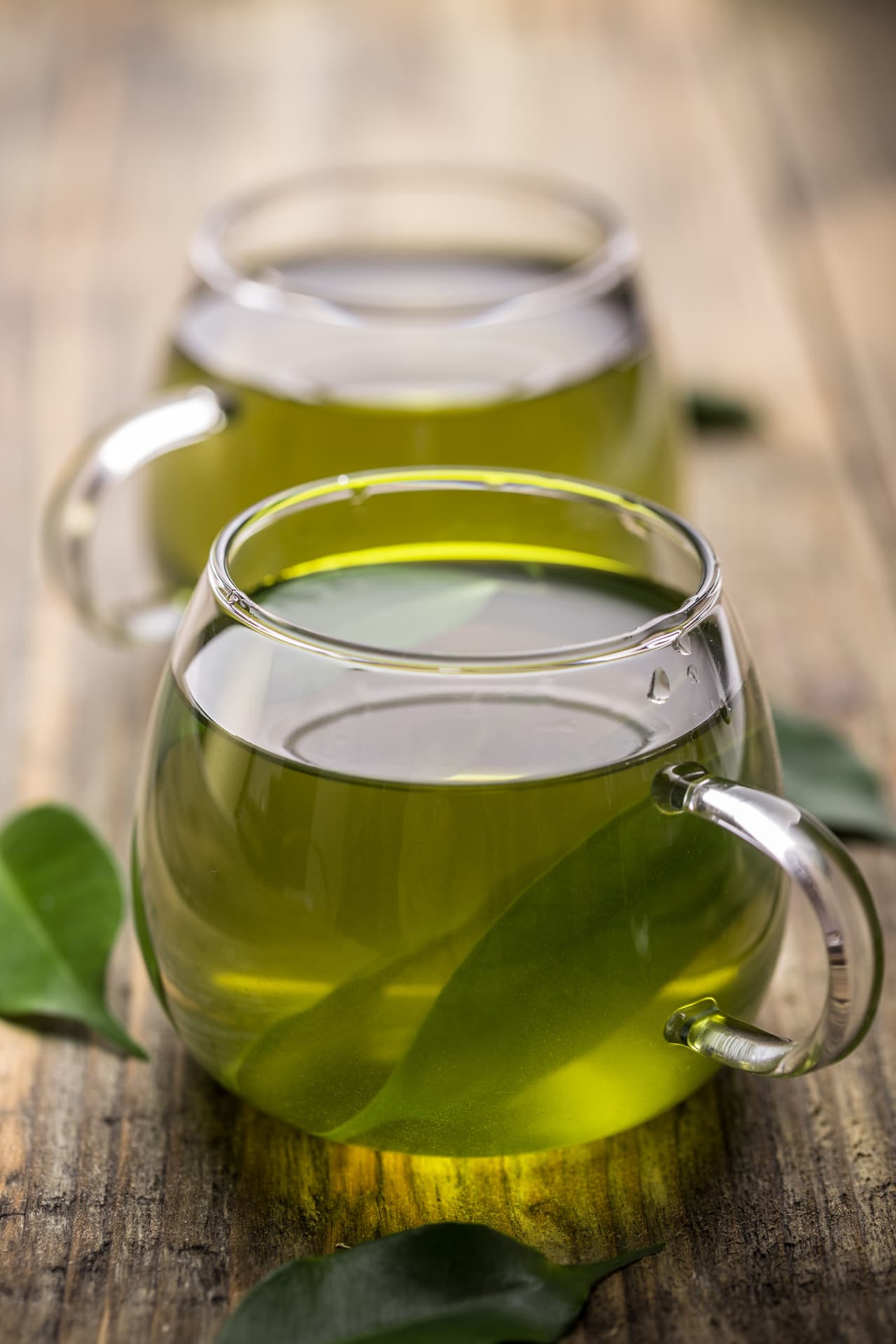 Además contiene otro polifenol llamado EGCG que ha demostrado acelerar el metabolismo y reducir el crecimiento de las células cancerígenas.