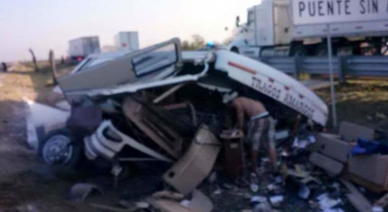 Eliseo Robles y Los Bárbaros del Norte sufren aparatoso accidente