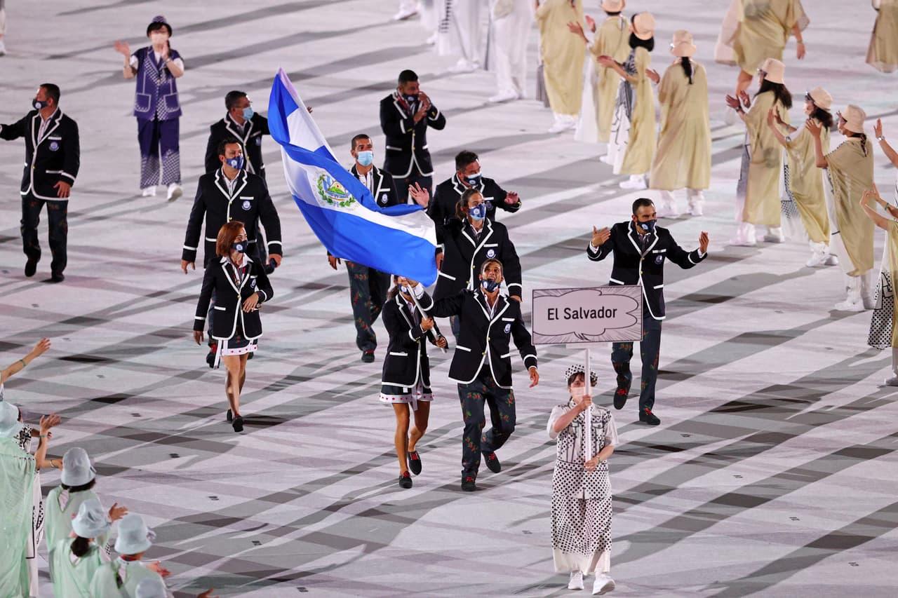 La delegación de El Salvador, que lleva cinco competidores a Tokio.