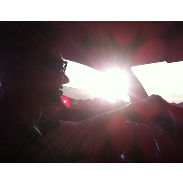 "Yo sé que nos quieres a todos riendo y sonriendo hoy .. Así que pienso en ti y recuerdo todas las risas y la alegría que compartimos juntos. Los llevo en mi corazón siempre, te quiero y te extraño tanto ..." fueron las palabras con las que la actriz recordó a su ex amor.