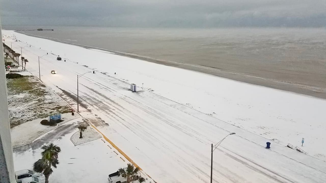 Así lucía Babe's Beach en la isla de Galveston.