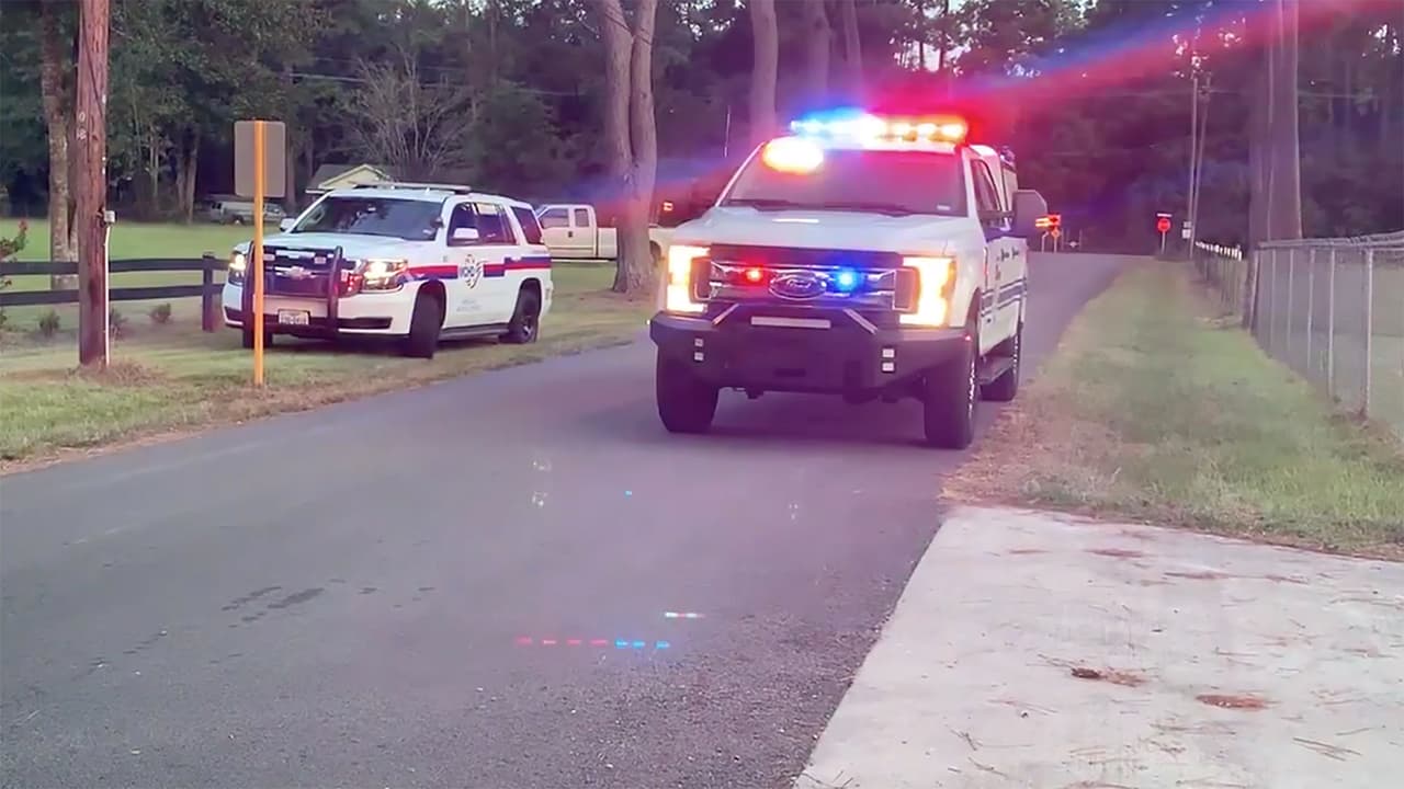 Autoridades confirman que dos niños de 3 y 4 años se ahogaron en una laguna al norte de Houston