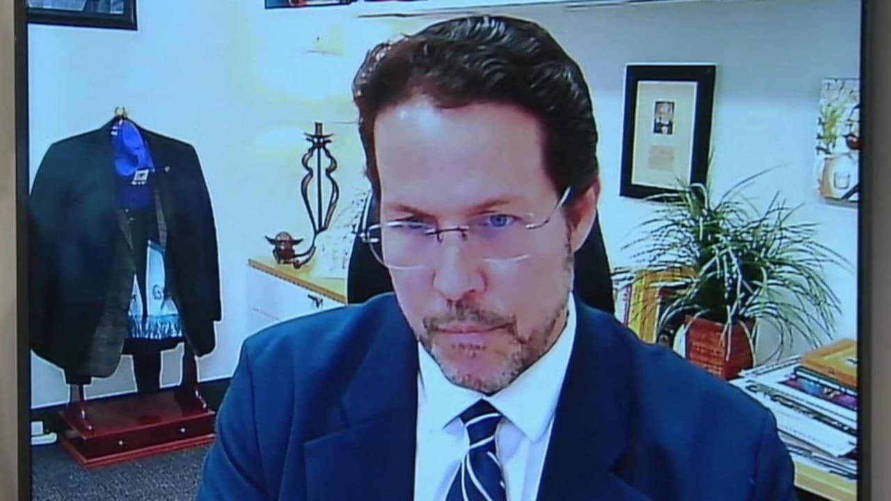 Casa Blanca emite orden ejecutiva dirigida a bancos sobre indocumentados