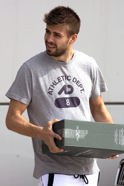 Gerard Piqué Febrero 2, 1987 Un acuario típico, de hablar desenfadado y acción temeraria, con un Sendero de la vida en el número tres y número de nacimiento en el dos, al igual que su pareja Shakira. Nacido en el año de la Liebre de fuego combina las cualidades de su signo solar con su signo chino y si de rapidez en el campo de fútbol se trata le hace honor al nombre del signo chino que representa. Signo zodiacal: Acuario Color zodiacal: Azul claro Día afortunado: Sábado Planeta regente: Urano Piedra zodiacal: Rubí, diamante Fruta: Naranjas, mandarinas Flor: Orquídea