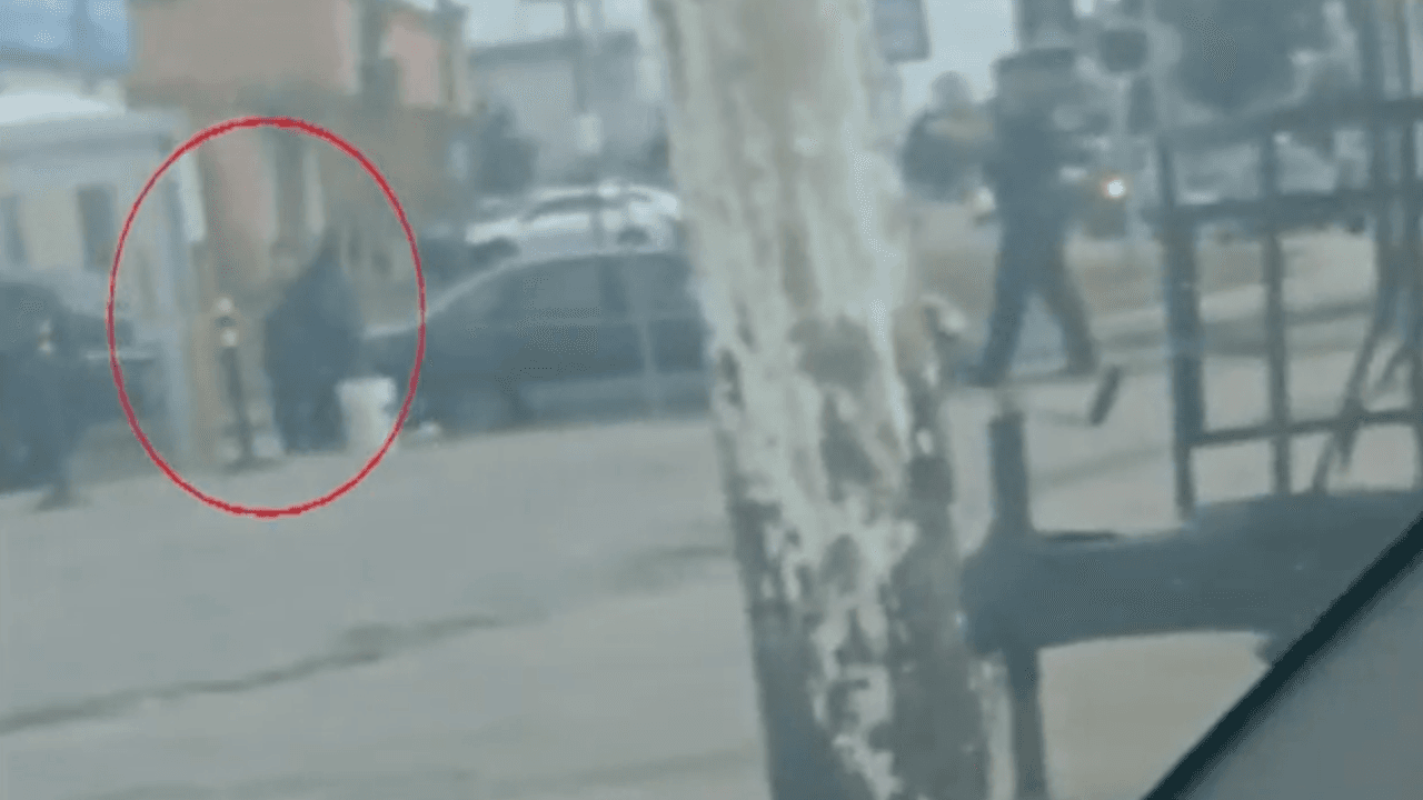 Sospechoso de amenazar a guardia con un bate es baleado por oficiales de Houston