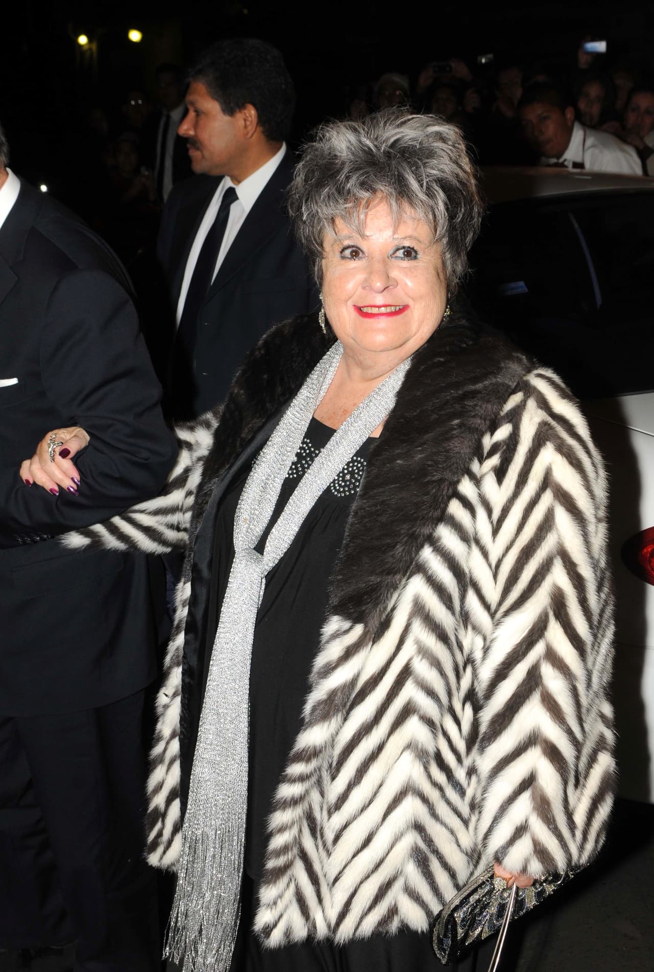 Evita Muñoz "Chachita" falleció esta tarde a los 79 años, así lo confirmó "Televisa Espectáculos". El esposo de la actriz, Hugo Macías Macotela, informó que murió tras un paro respiratorio. De acuerdo con la agencia Notimex, la artista se encontraba internada en un hospital privado de la Ciudad de México.