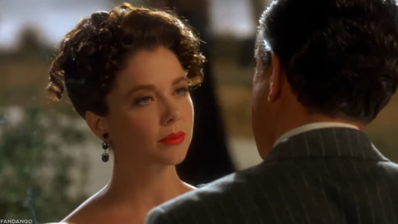 <b>Annette Bening</b>
<br>La actriz que ha sido nominada cuatro veces a los Premios Oscar por sus participaciones en películas como 'Bugsy', 'American Beauty' y 'Being Julia', también es parte de este listado.