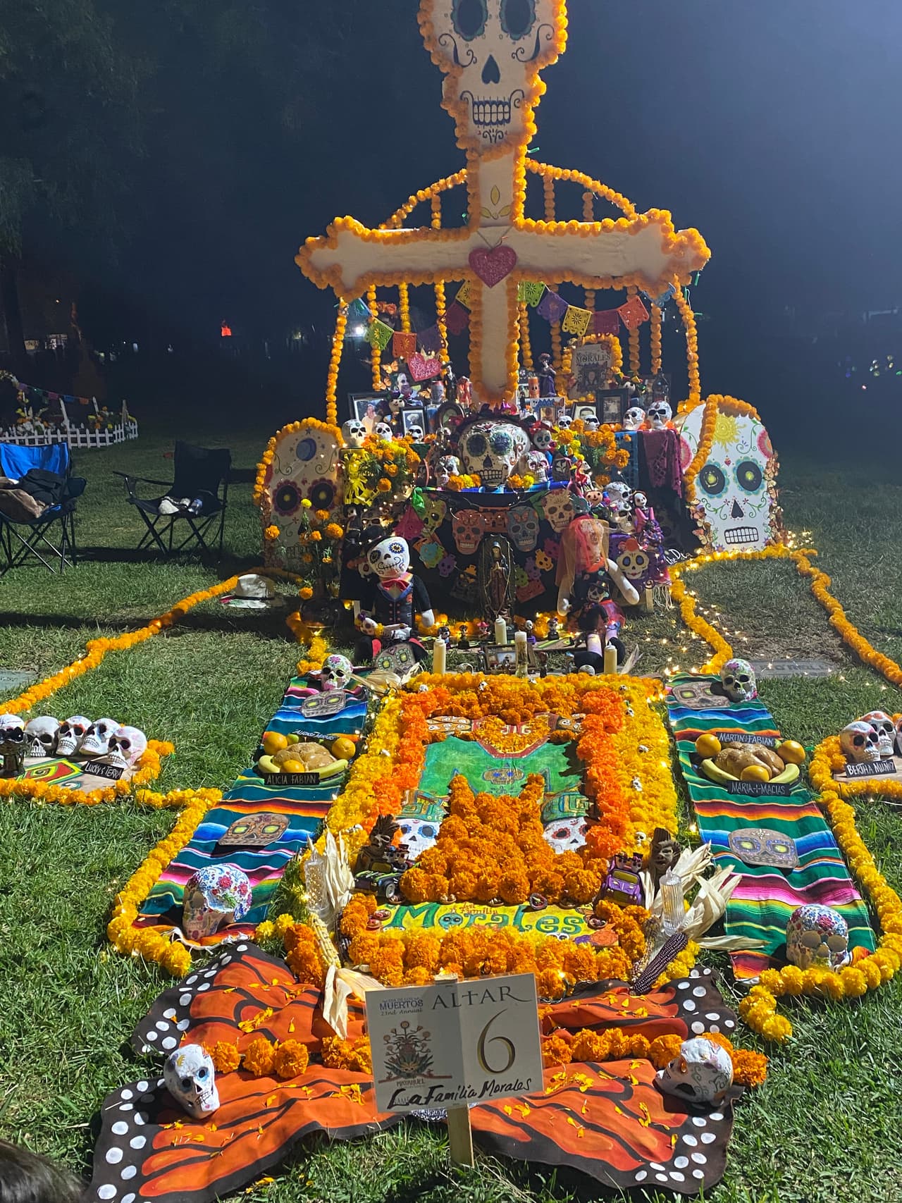 Por más de dos décadas, el camposanto ha reunido a familias mexicanas para celebrar el 2 de noviembre. Sin embargo, los festivales por el Día de Muertos inician días antes.