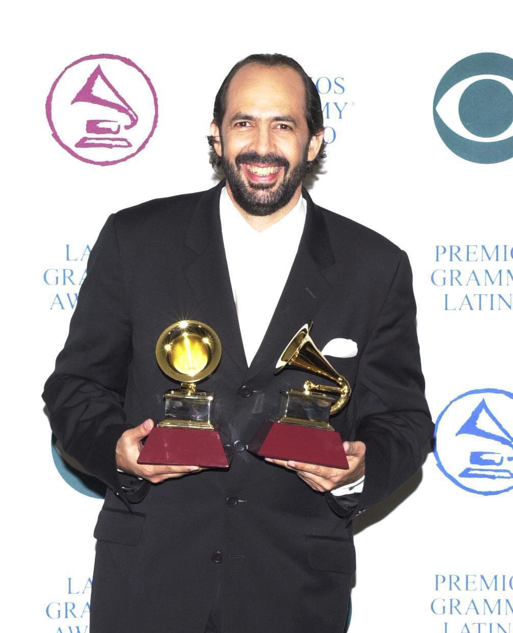 El dominicano Juan Luis Guerra fue otro de los músicos consolidados que se llevó las palmas en el show celebrado en Los Ángeles, California. Recibió dos de los cuatro premios para los que fue considerado. Ganó con ‘Ni es lo Mismo ni es Igual’ (Mejor Álbum de Merengue) y con ‘El Niágara en Bicicleta’ (Mejor Canción Tropical).