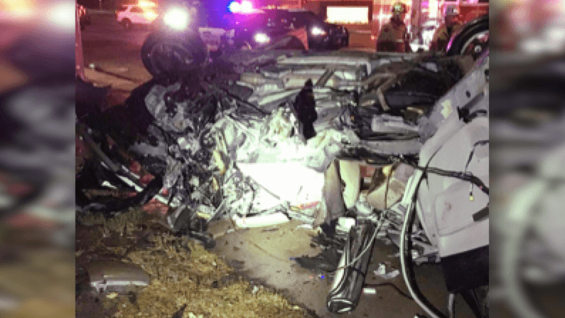 Así quedó el Toyota Prius tras el accidente que lo envolvió en llamas.