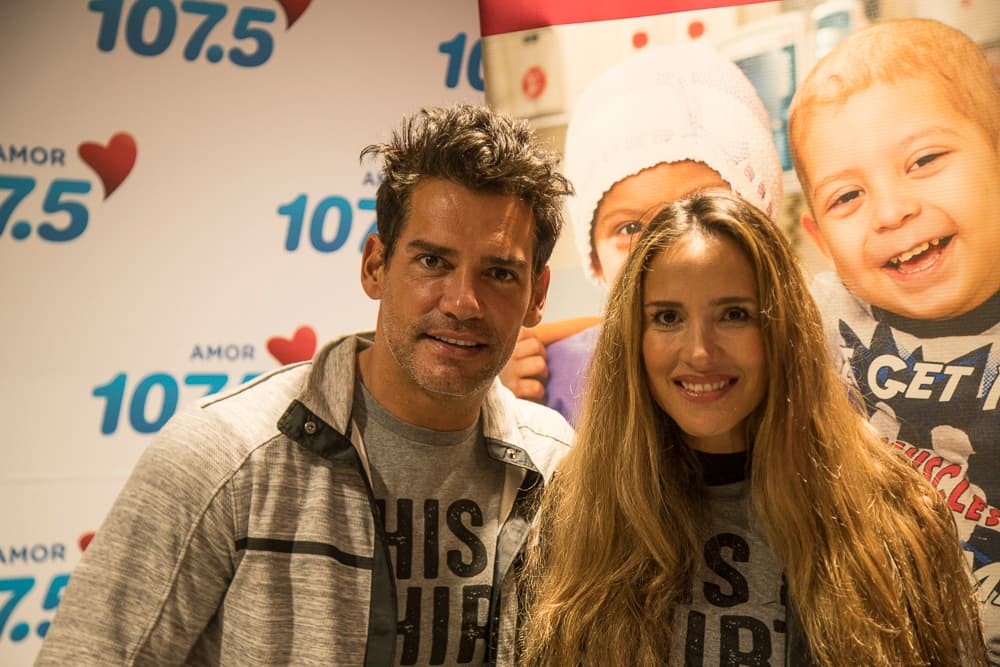 <b><a href="https://www.univision.com/temas/cristian-de-la-fuente">Cristian de la Fuente</a></b> y
<b>Angélica Castro</b> no podían faltar y así llegaron al centro de llamadas.
<br>
<br>
<b>DONA AQUÍ: <a href="http://bit.ly/UnidosConStJude" target="_blank">bit.ly/UnidosConStJude</a></b>