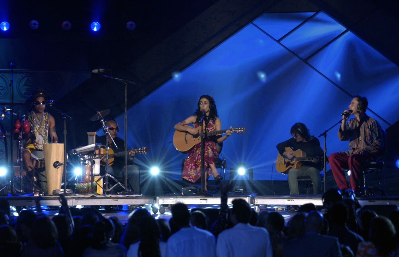 Así fue el performance de Tribalistas, agrupación brasileña nominada a Mejor Álbum Pop Contemporáneo Brasileño, Mejor Canción Brasileña, Grabación del año, entre otros, en Latin GRAMMY 2003.