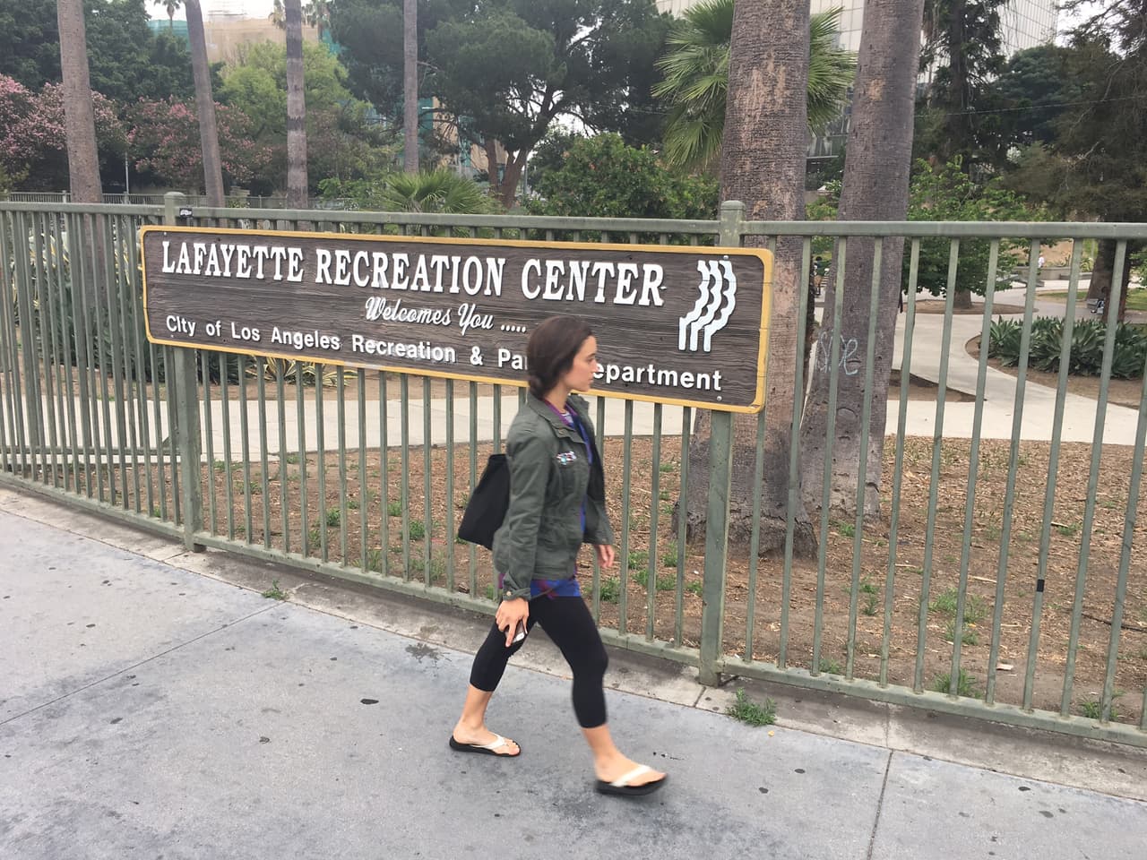 Acceso del parque Lafayette, que la MS-13 usa para reunirse, vender droga, robar y asesinar rivales, según las autoridades.