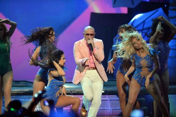 Y uno de sus mayores atractivos es la elegancia que destila sobre la tarima.