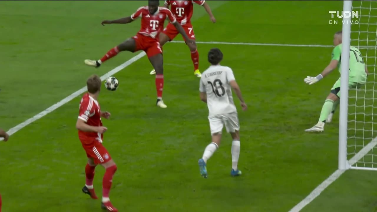 ¡Se salva el Madrid! Upamecano falla solo y sin portero de manera increíble