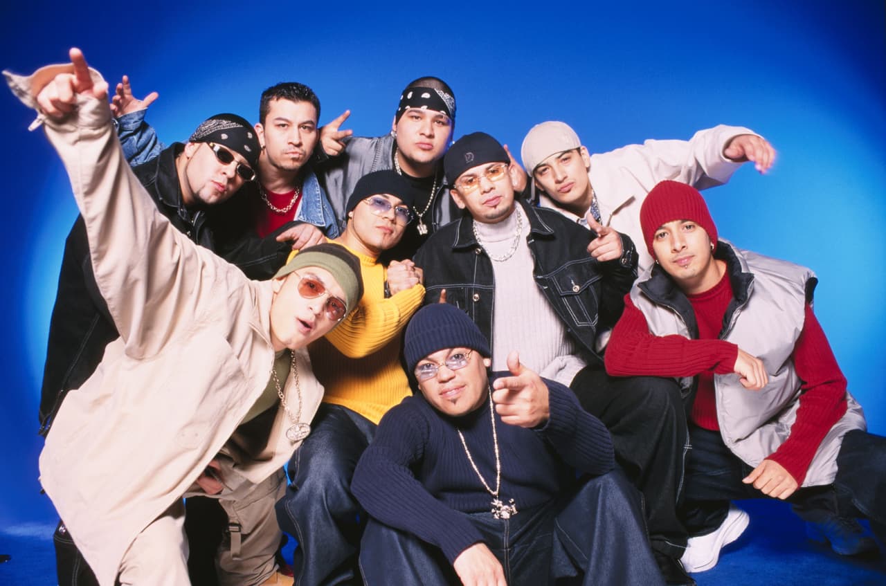 "No Tengo Dinero". Kumbia Kings con Juan Gabriel. En el 2003, Los Kumbia Kings hizieron un remix de "No Tengo Dinero". Fue lanzado como tema principal del álbum 4. La canción ganó en Premio Lo Nuestro 2004 en la categoría Regional Mexicana como 'Mejor Canción del Año'