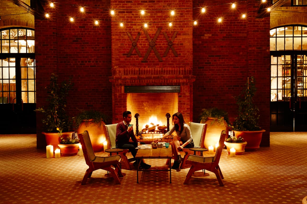 La majestuosidad de Emma se enaltece en los alrededores del Paseo del Río y su historia. El hotel está ubicado en The Pearl y ofrece un hermoso bar y salón social, una gran biblioteca, un restaurante, un spa, lujo y comodidad poco convencionales en el sur de Texas.
<br>