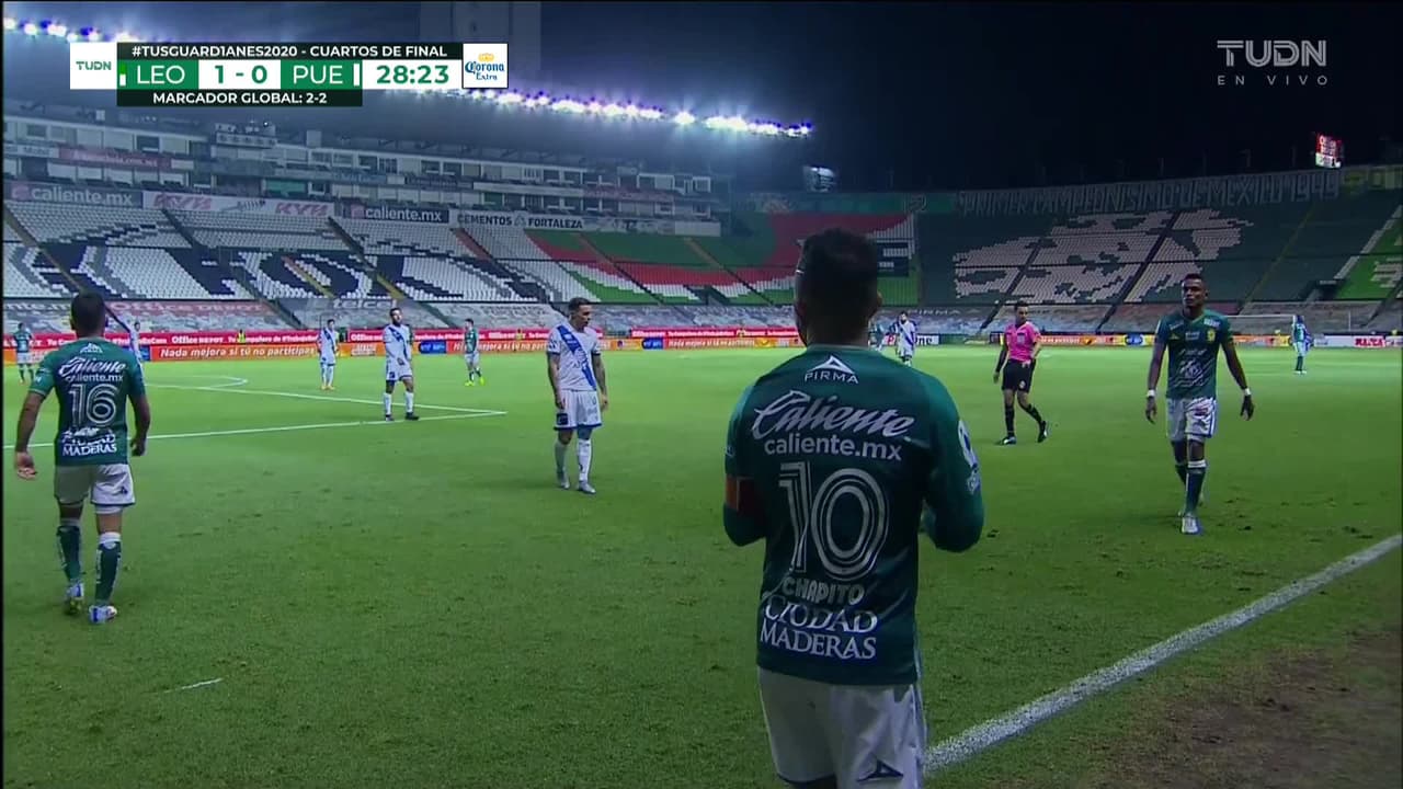 ¡TIRO ATAJADO! disparo por Pedro Aquino.