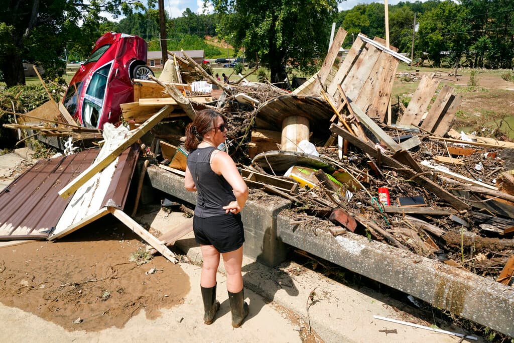 "Pensé que me iba a ahogar con mi bebé": testimonios de sobrevivientes en Tennessee tras inundación que ha dejado 22 muertos