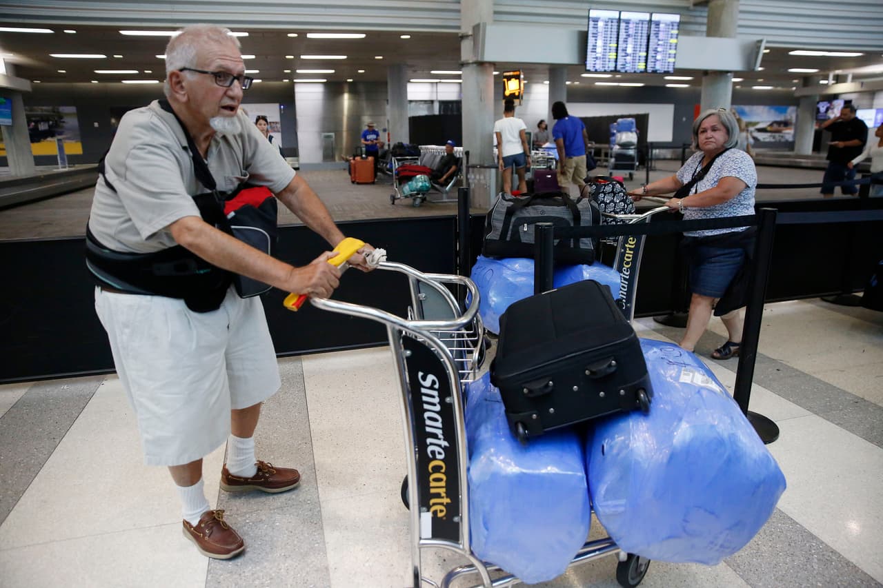 Entre las aerolíneas afectadas se encuentra: 
<a href="https://www.univision.com/local/miami-wltv/gobierno-de-eeuu-suspende-todos-los-vuelos-regulares-a-cuba-menos-a-la-habana" target="_blank">American y JetBlue</a>. Según el comunicado del gobierno, tendrán 45 días para concluir sus operaciones en esos destinos.