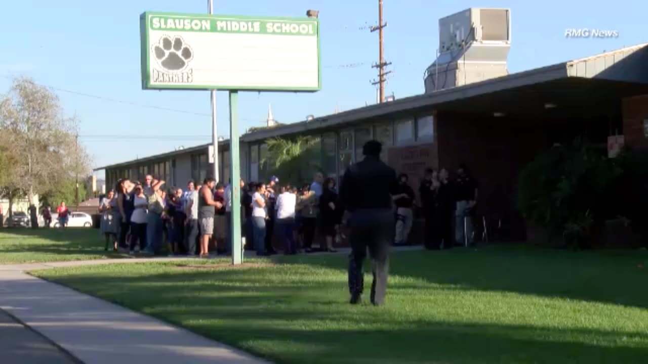 Decenas de personas fueron evacuadas en áreas públicas.