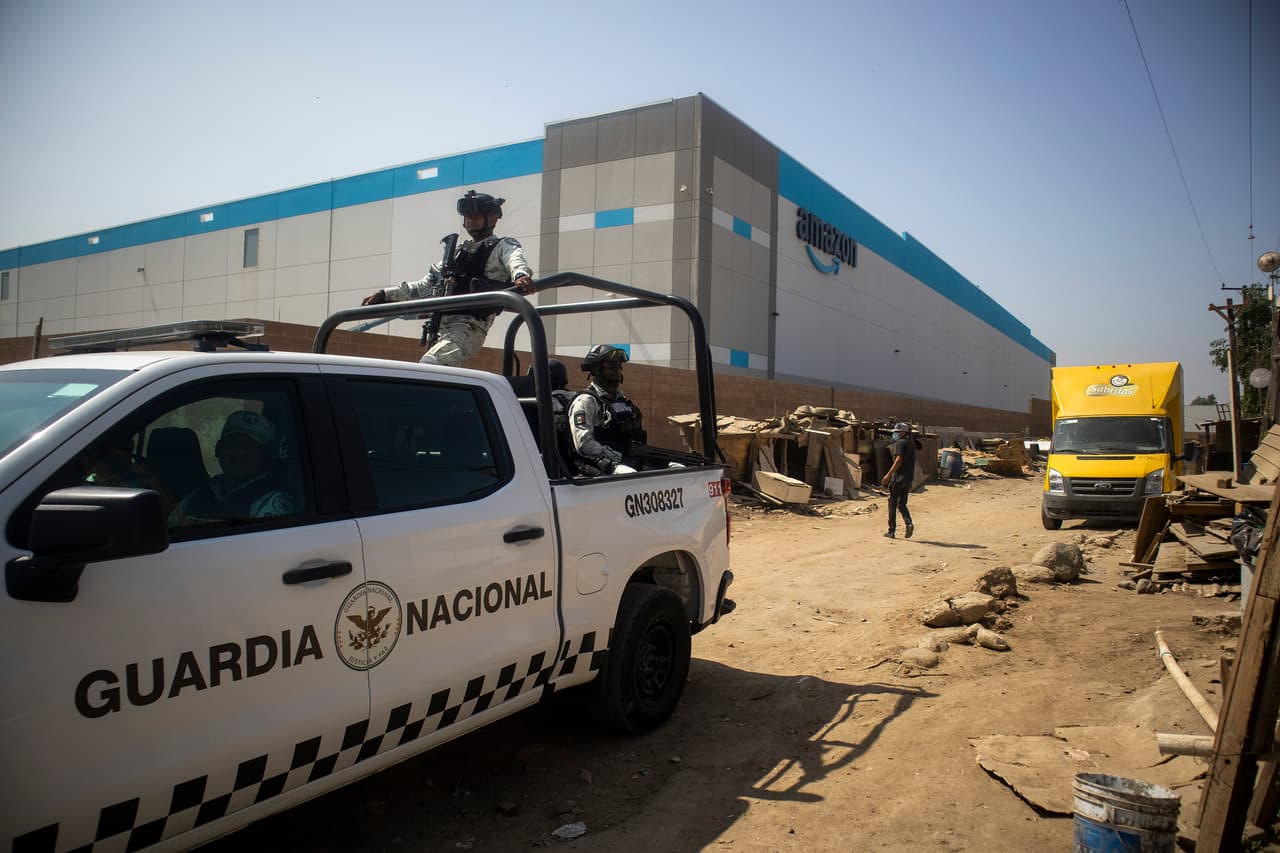 Arrestan en un taxi clonado a peligroso cabecilla del Cartel de Jalisco