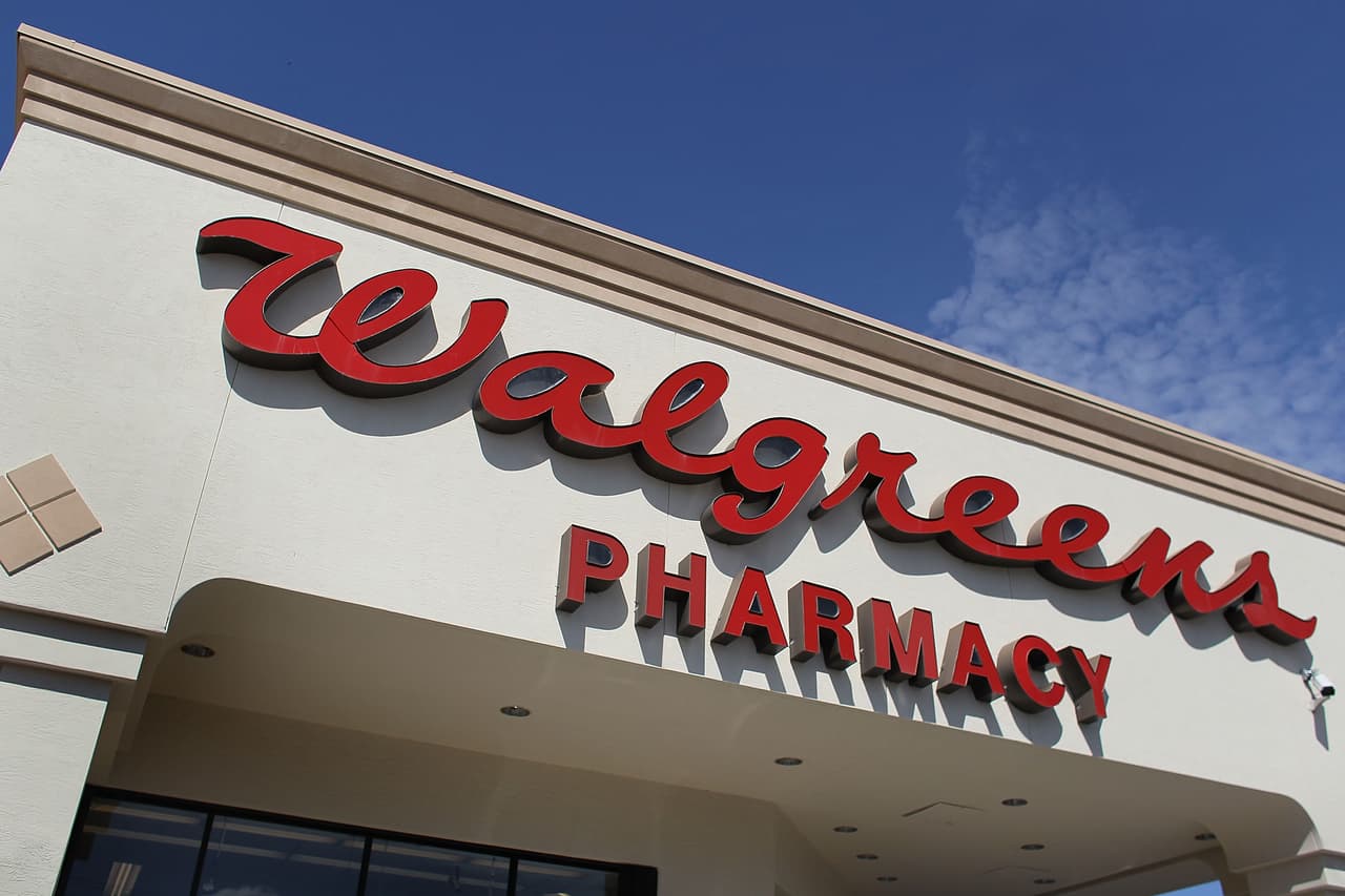 <b>Walgreens</b>
<br>Cerrará todas sus sucursales que no sean de atención de 24 horas durante Thanksgiving (jueves 23 de noviembre), pero abrirá en Black Friday (viernes 24 de noviembre).