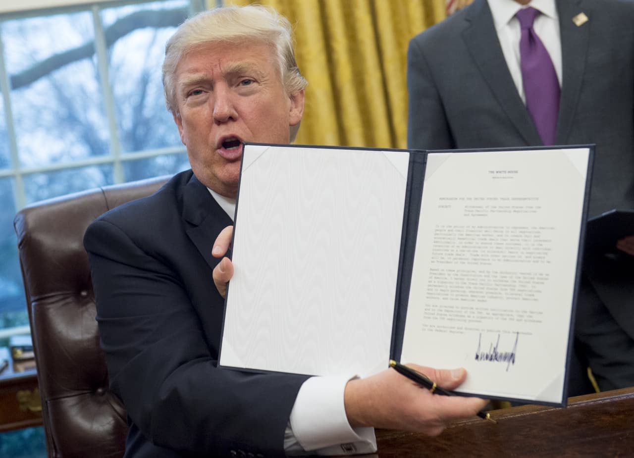 Donald Trump saca a EEUU del TPP y estrena una política comercial proteccionista 