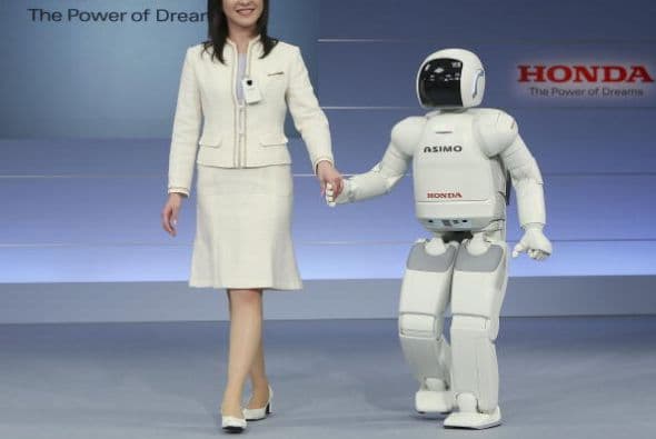 También entiende y responde a órdenes orales e incluso reconoce las caras de algunas personas.