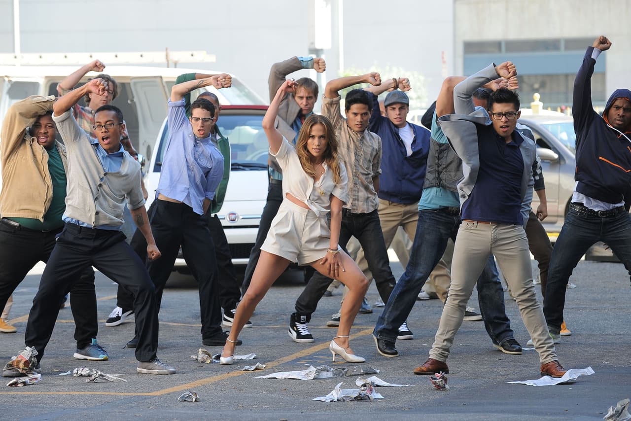 El álbum 'Love?' no solo fue uno de los más exitosos en la carrera de la cantante, sino que también trajo mucha controversia. El video del segundo sencillo, 'I'm into you', fue protagonizado por William Levy, levantando una ola de rumores sobre un romance entre el actor y la cantante.