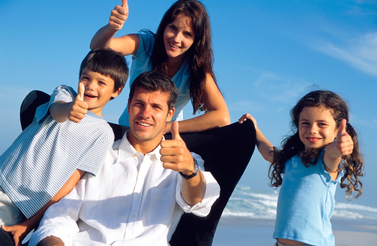 Lo más importante es que el buen ejemplo se comienza en casa, así que es importante que en el hogar exista un ambiente sano, lleno de respeto, confianza y amor. Estos valores son pilares en la educación y en la formación del carácter y la personalidad de los pequeños de la casa.