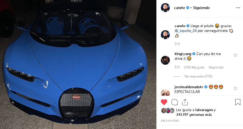 El primero de ellos es Saúl ‘Canelo’ Alvarez. El pugilista mexicano cuenta en su garaje con un Bugatti Chiron de color azul que adquirió en 2019 y que con mucho cariño nombró “El Pitufo”. Fue a través de su cuenta de Instagram que el boxeador compartió con sus más de siete millones de seguidores la noticia de su nueva adquisición.
<br>
<br>
<b>Relacionado:</b>
<a href="https://www.univision.com/carros/carros-y-famosos/canelo-alvarez-amplia-su-lujosa-coleccion-de-carros-estrena-un-bugatti-de-mas-de-2-5-millones-de-dolares-fotos"><u>Descubrimos otra joya en la espectacular colección de carros de ‘Canelo’ Alvarez</u></a>