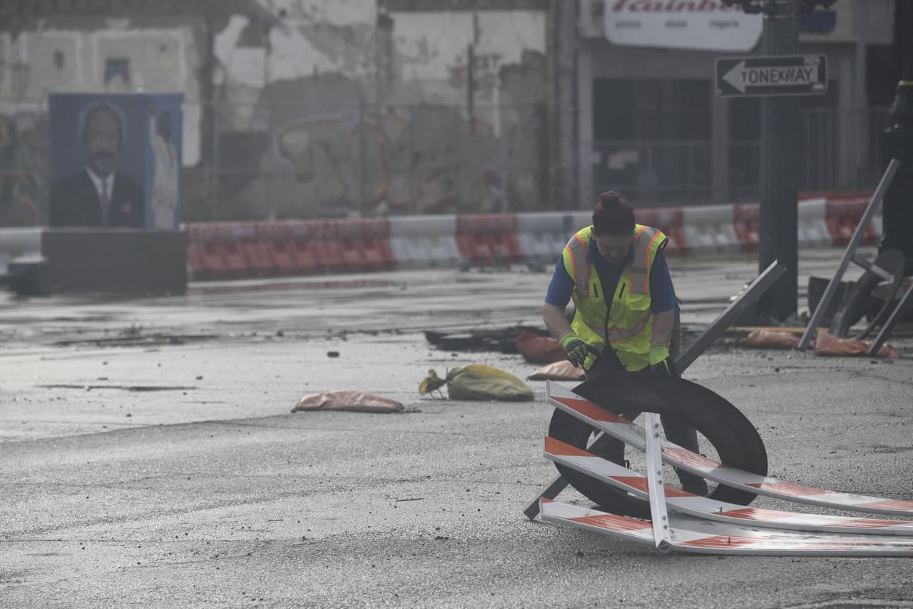 El gobernador John Bell Edwards solicitó a la comunidad mantenerse en sus viviendas mientras se evalúan los daños.