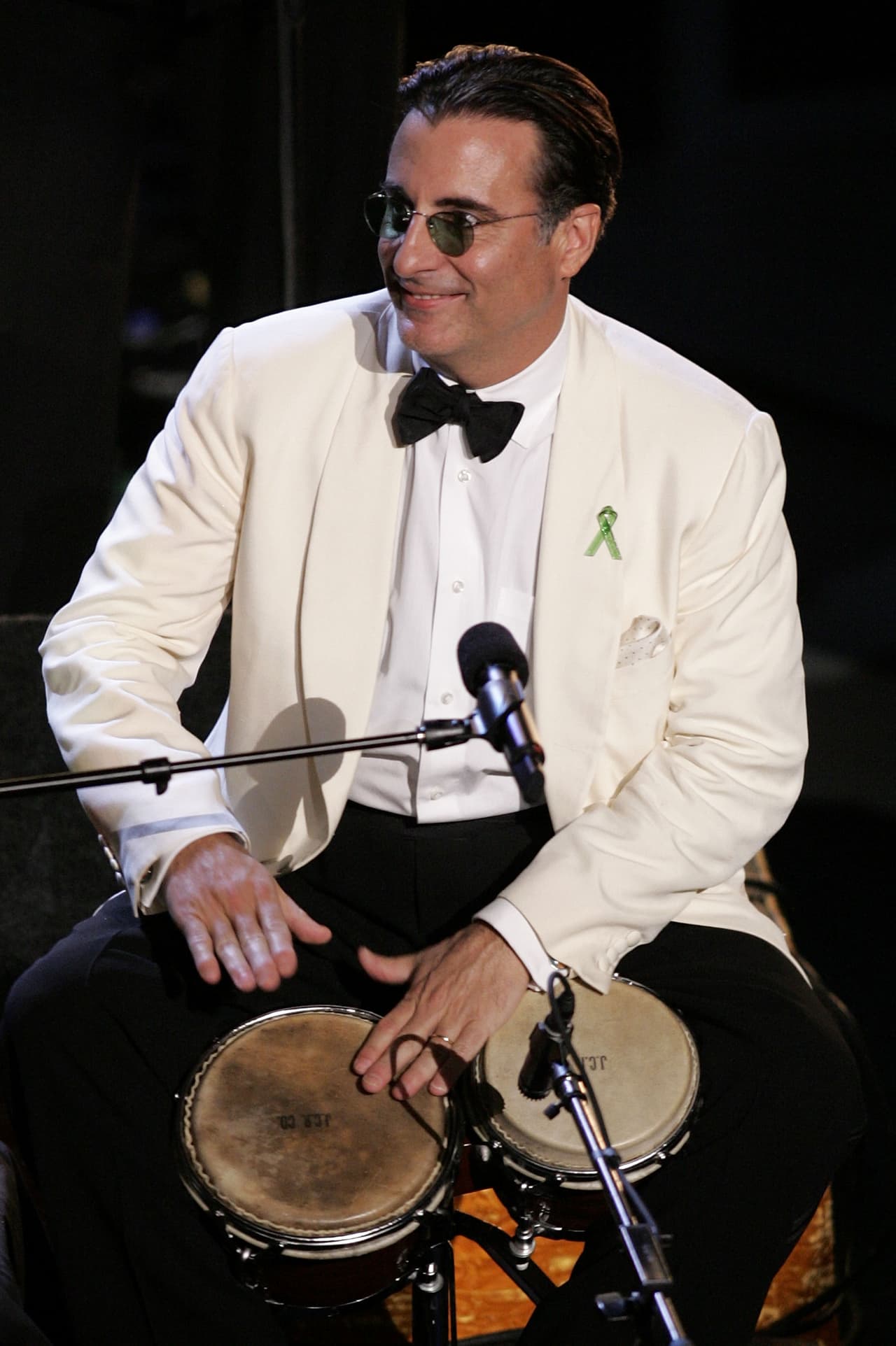 En 2005 Andy García se robó las cámaras no sólo en la alfombra, sino en el escenario de esta manera.